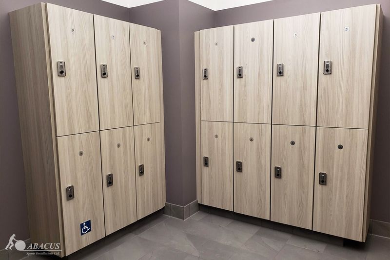 Hình ảnh hệ thống locker trong phòng gym hiện đại